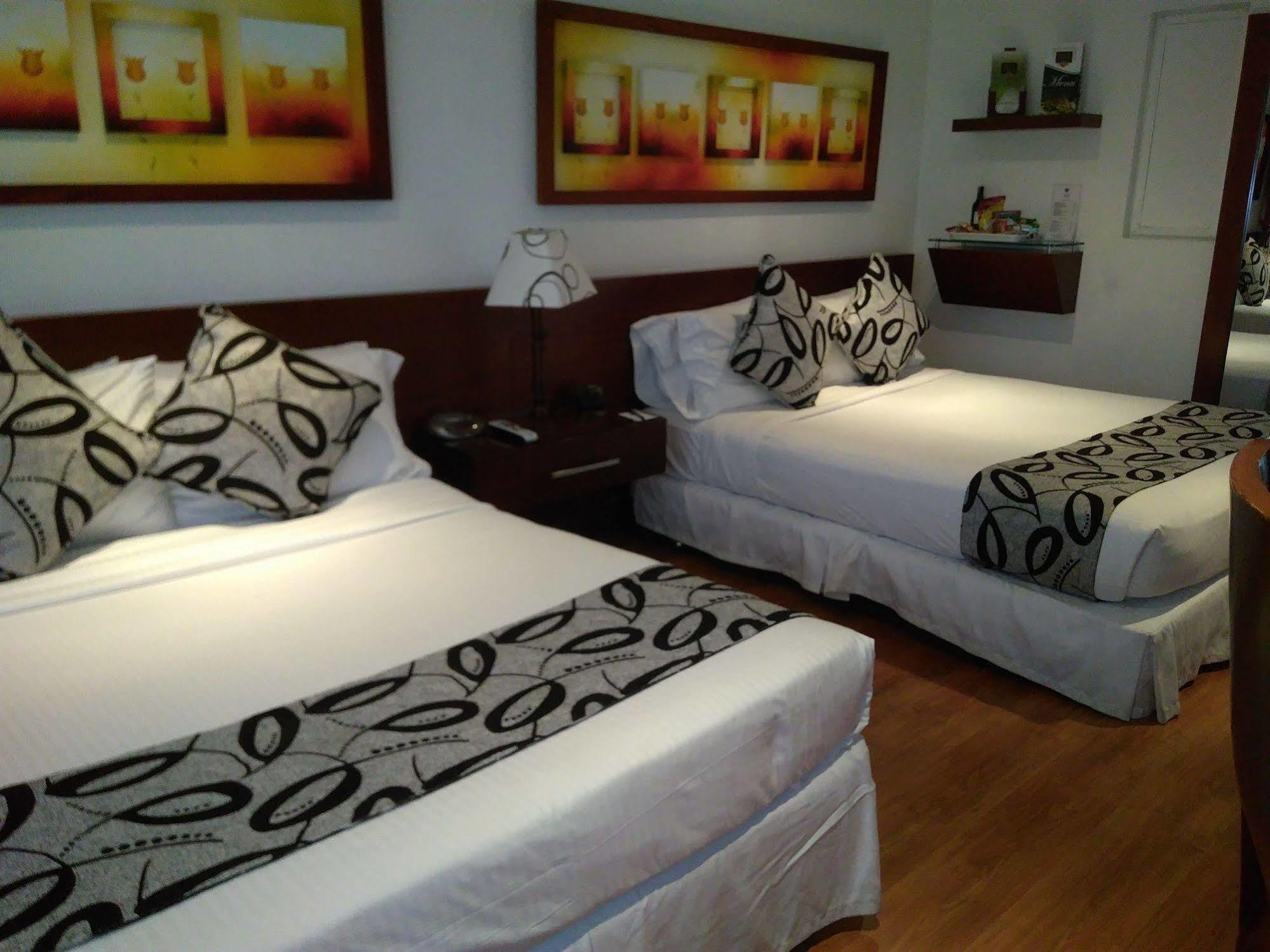 Hotel Marbella Chico Богота Екстериор снимка