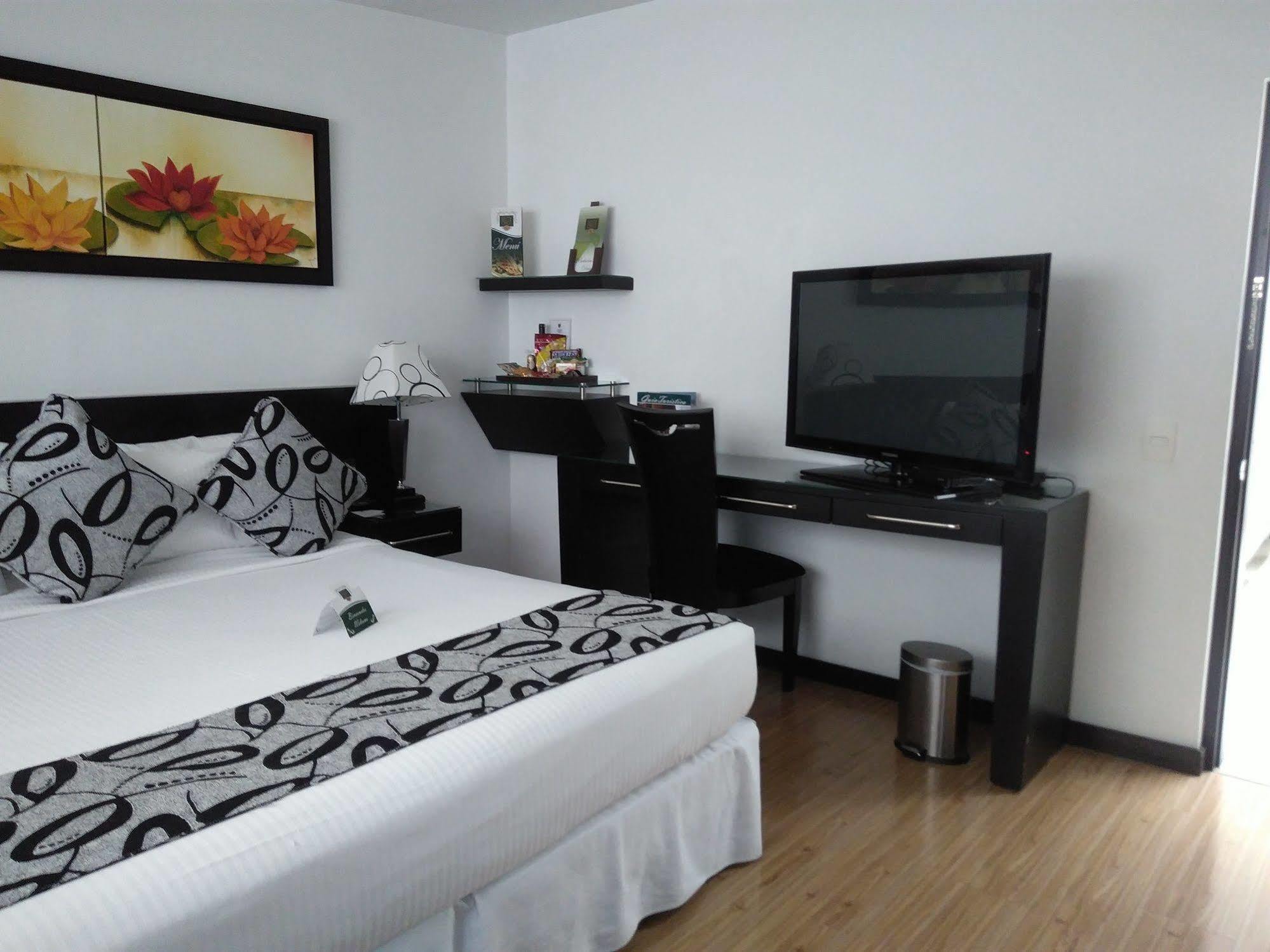 Hotel Marbella Chico Богота Екстериор снимка